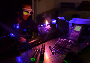 news_fh_muenster_mit_studierenden_labore_campus_kennenlernen_laser
